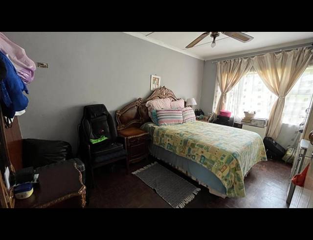 3 BEDROOM HOUSE FOR SALE IN BISLEY